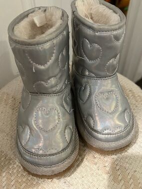 Old Navy Iridescent Silver Quilted Toddler Boots